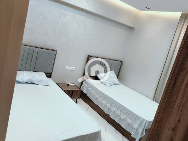 12 9643c995-5245-46ff-bb61-a8e0f8404203. jpg