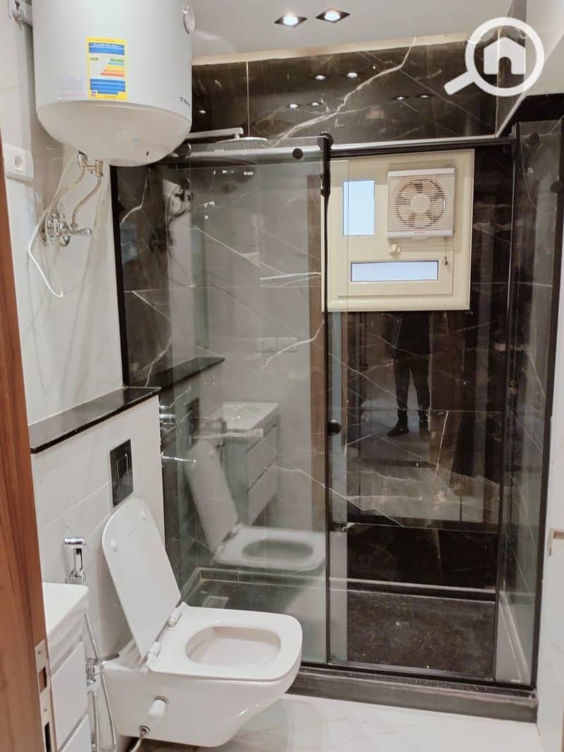 18 5b5663a2-bd5d-4081-9eea-65af78f39095. jpg