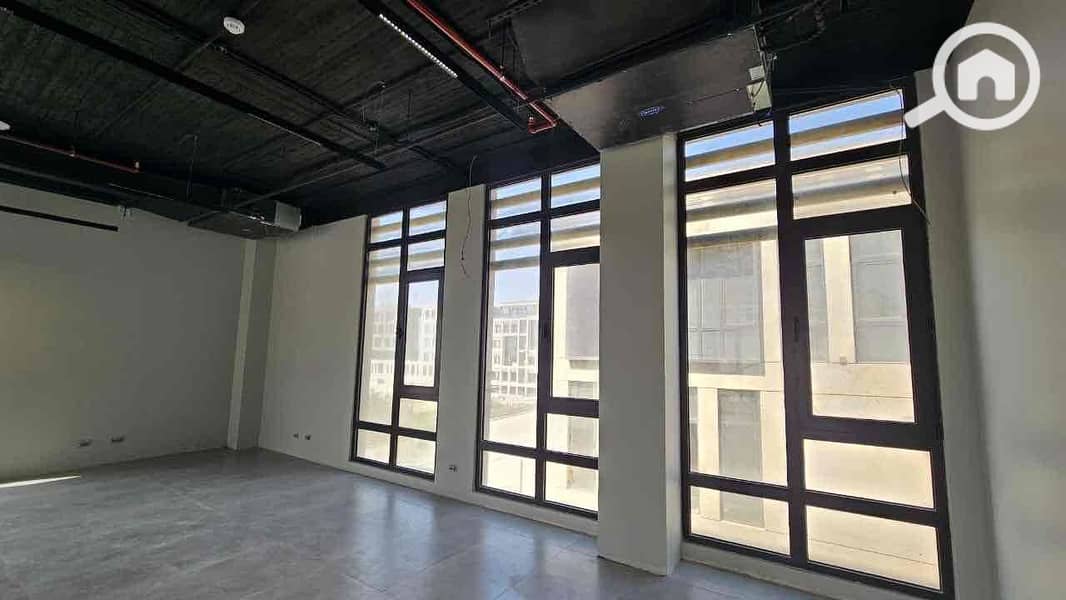 4 c5b077b2-b1fe-4c8b-ad8d-db7addeddf32. jpg