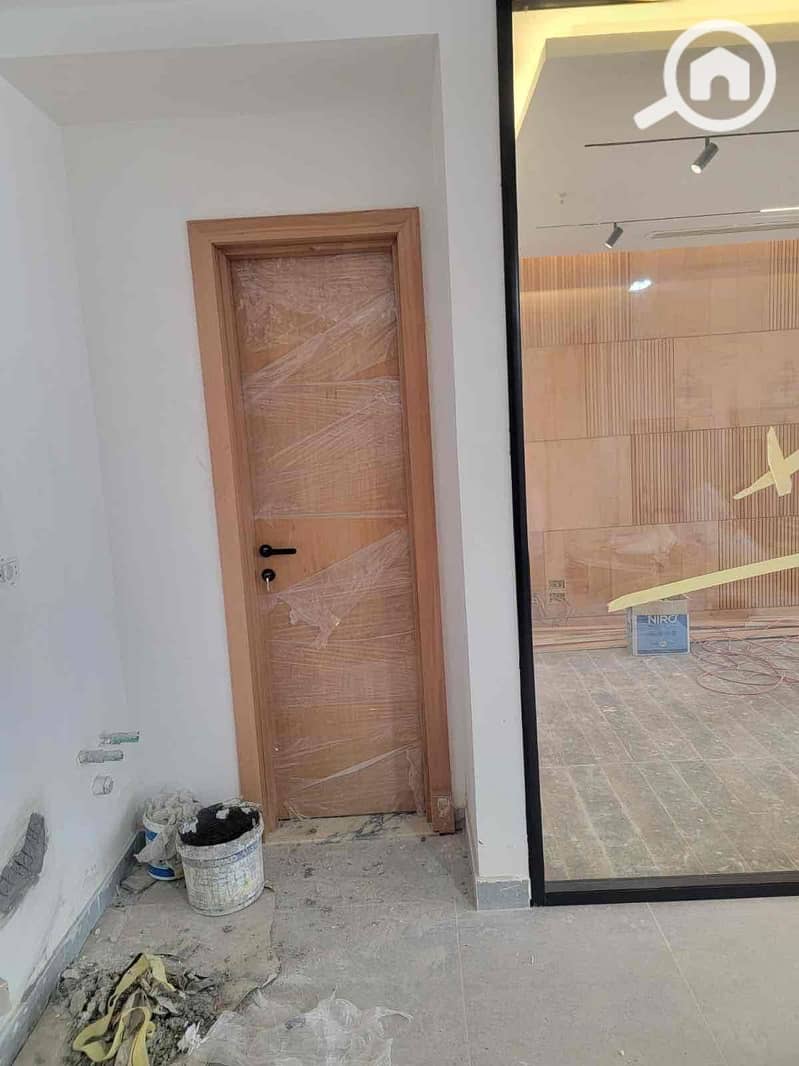 8 09ee4eb6-57d2-4adc-b176-3b335aa73894. jpg