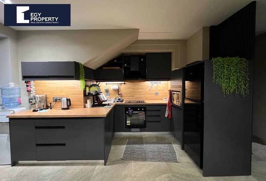 4 1e62fb7d-d3f8-49f9-bb42-48e56d3d5561. jpg