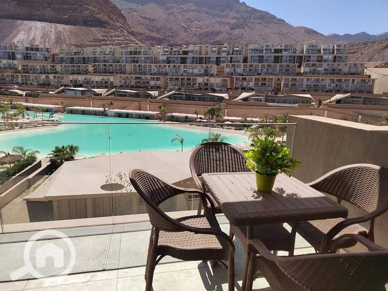 9 a49f0b2c-c4c1-43d5-9ba7-7e44ac14b3ce. jpg