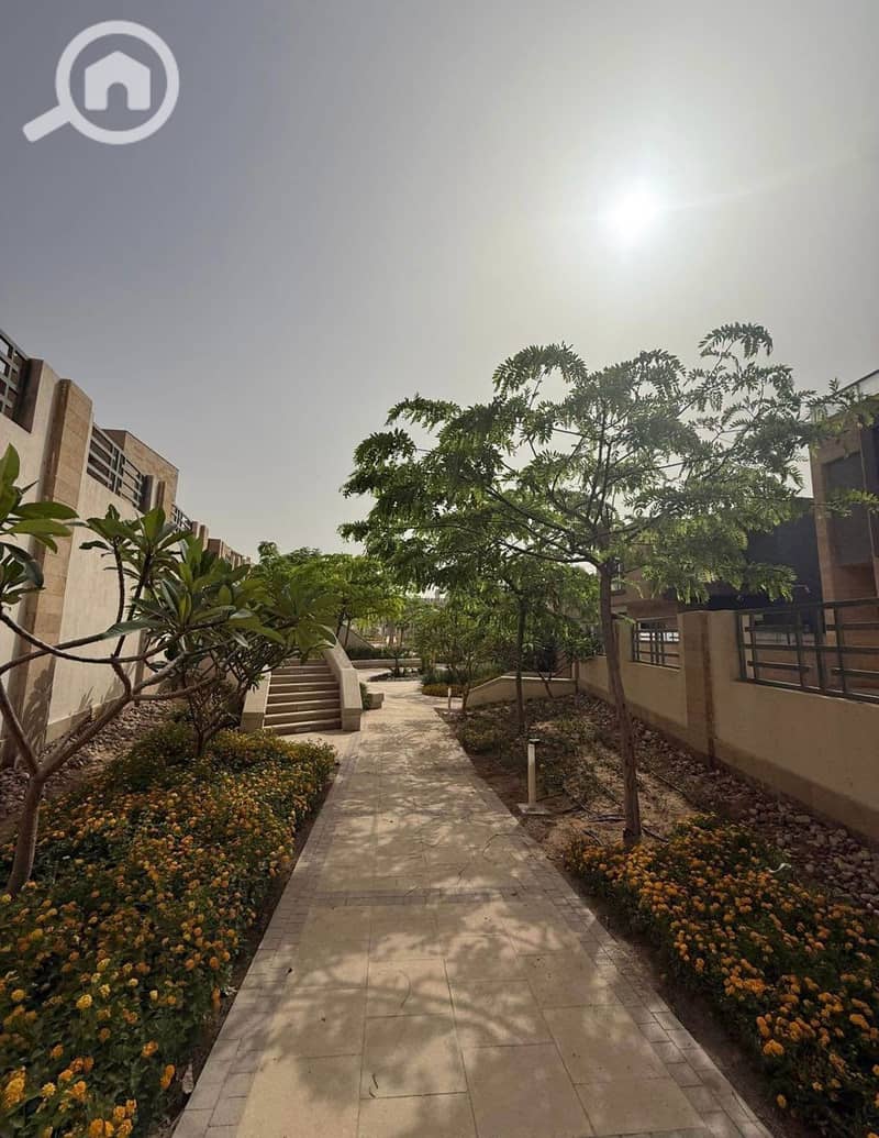 5 5b8763ae-c1ca-4c48-8de8-17d179f4bbf8. jpg