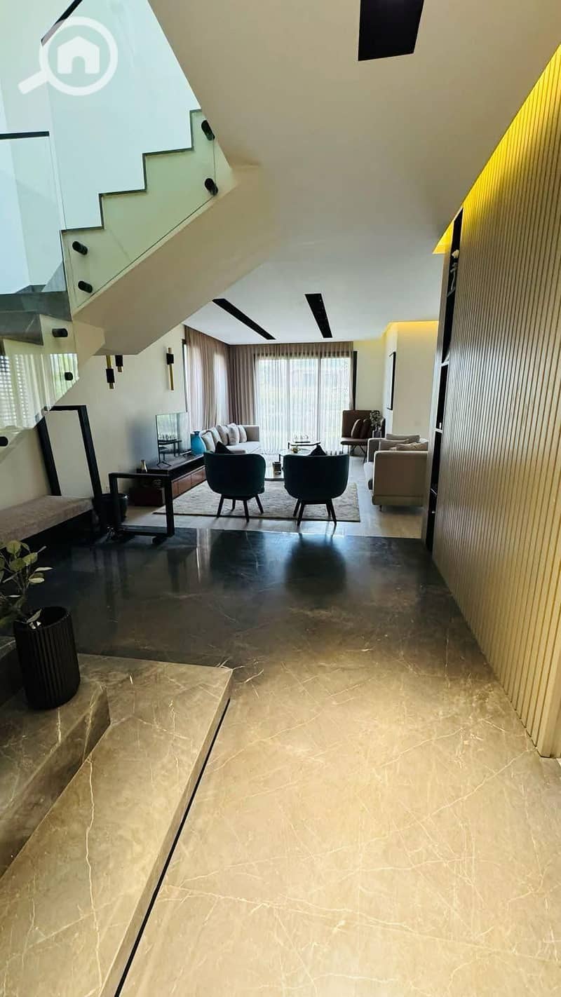 5 3398f046-8870-4c2c-b8d5-60e32c00d702. jpg