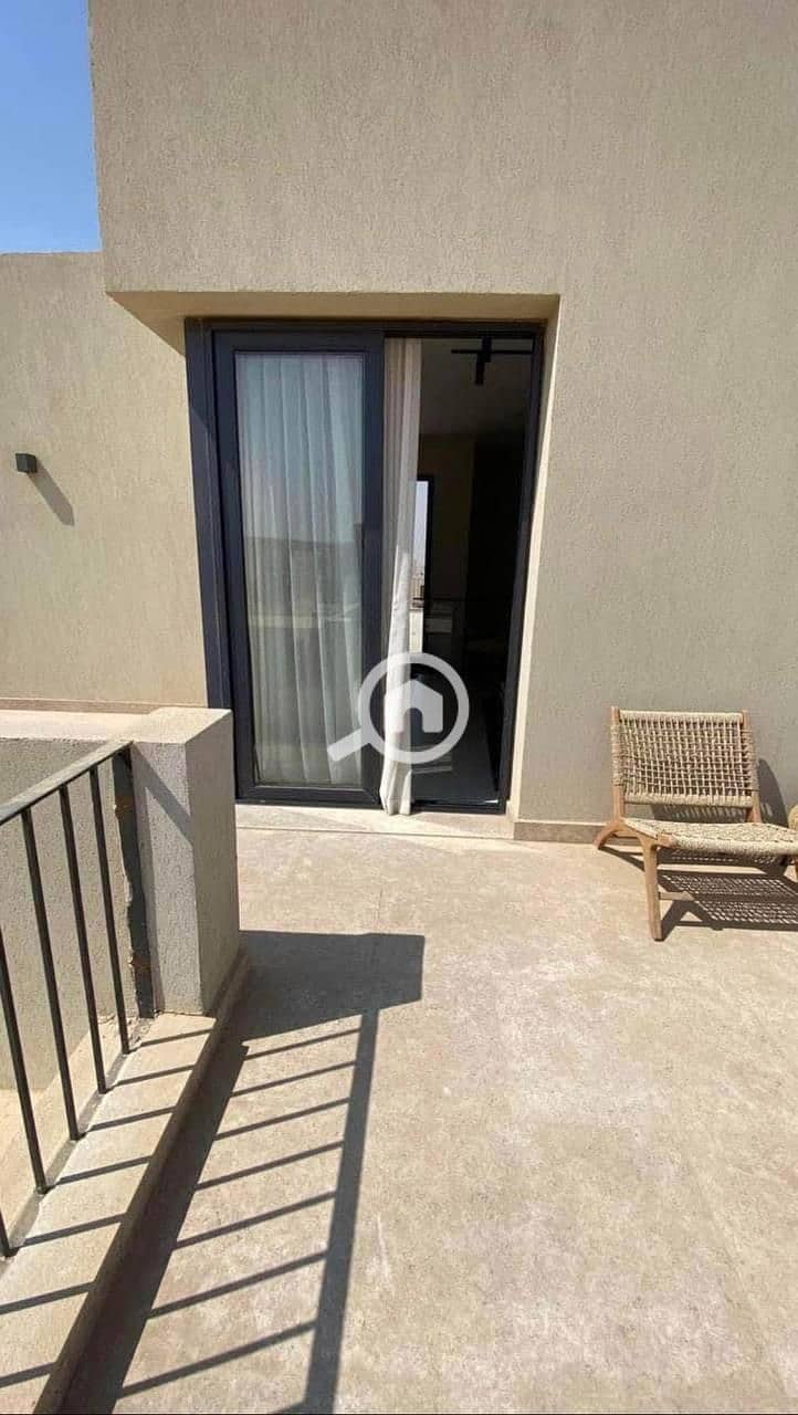 10 0ea46272-24fe-4a8b-ade2-513d73fccea7. jpg