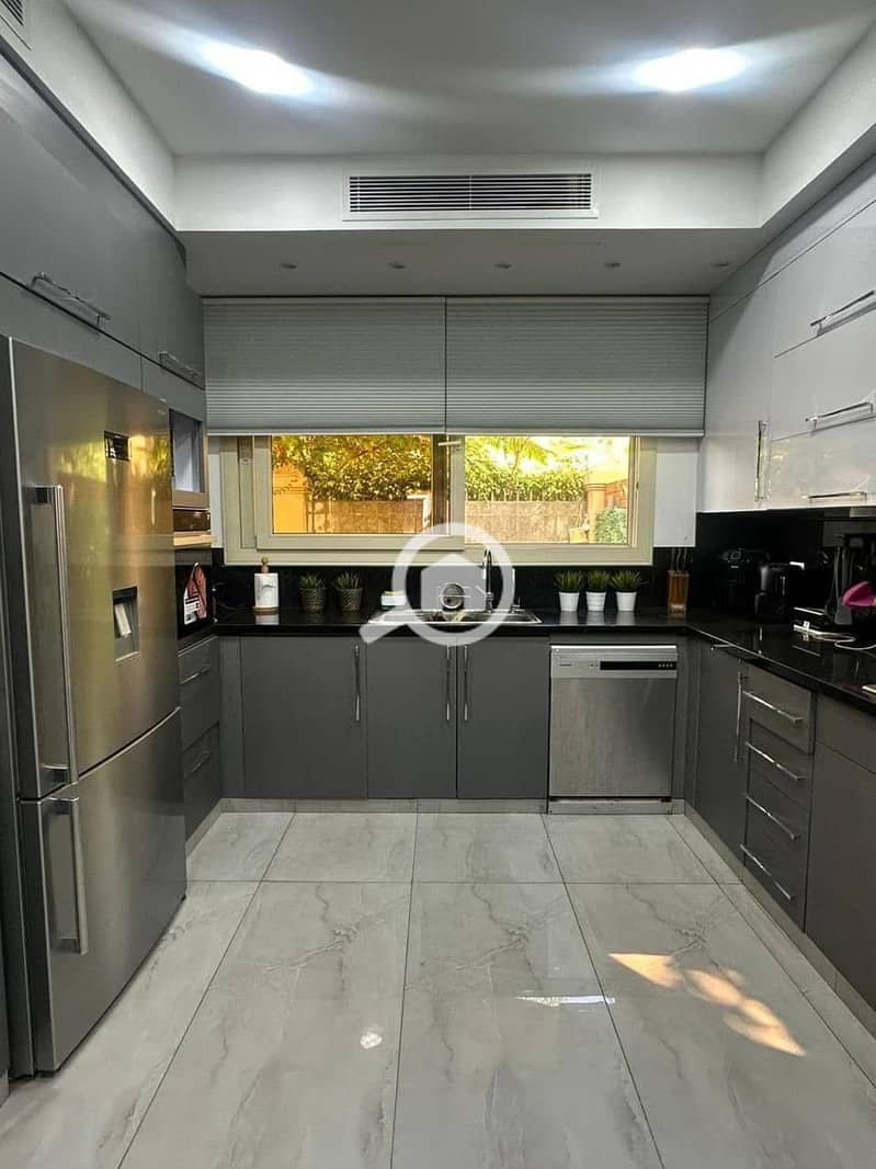 8 89e766cf-eb83-43d2-b9c2-344577f9f49f. jpg