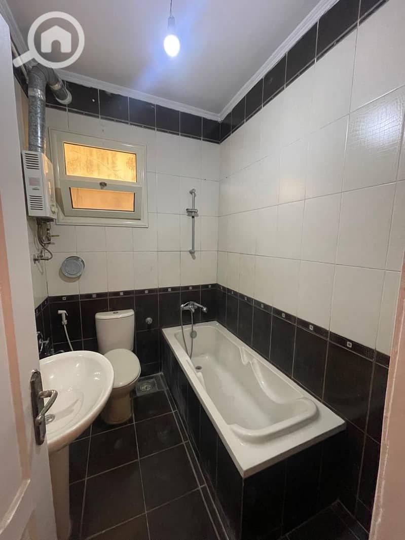 4 WhatsApp Image 2025-10-28 at 21.16. 23_dc01dd72. jpg