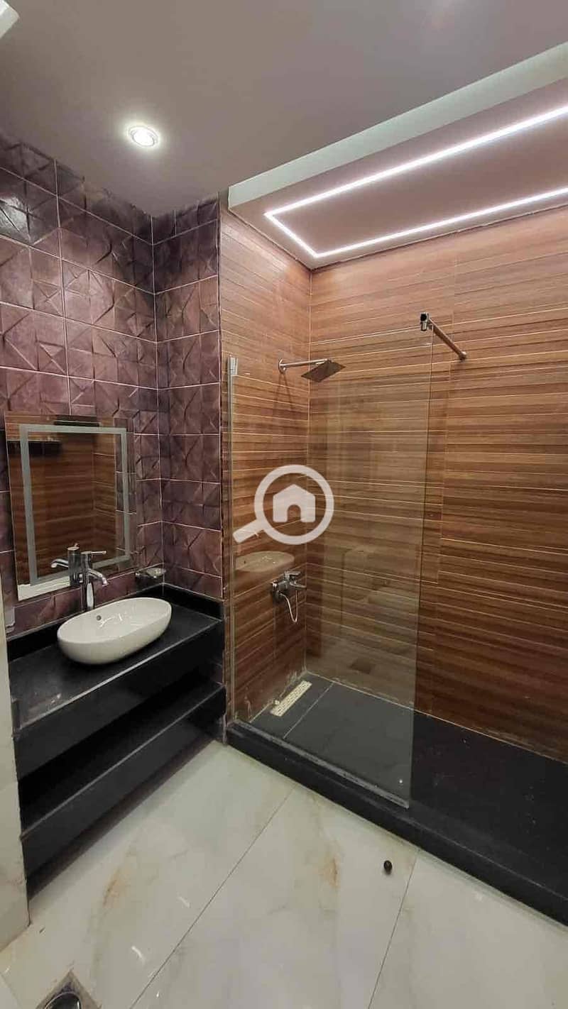 2 8318170e-c975-4230-b7e8-dc4c996d4fe3. jpg