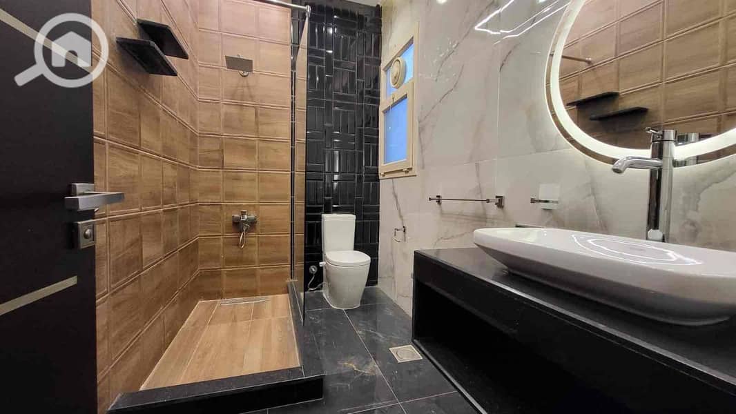 4 b290fa21-d6cc-419d-ad51-e0b6ec6ac891. jpg