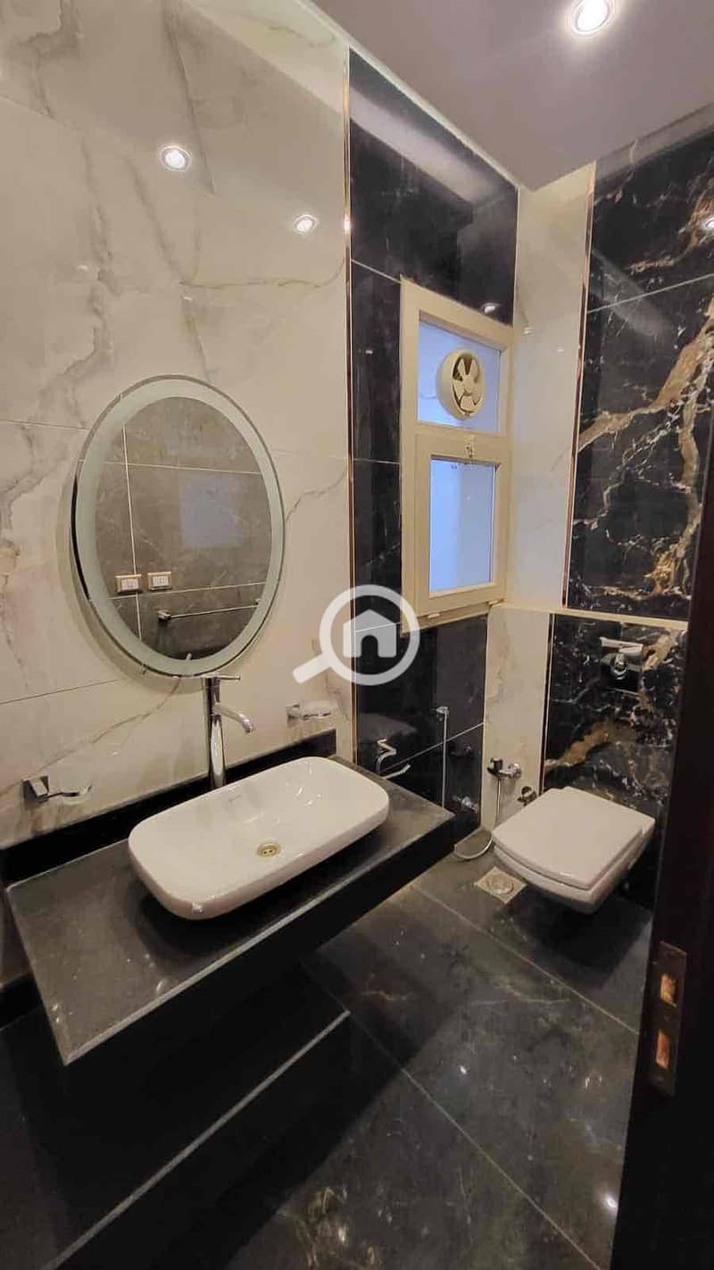 12 696dd1cc-746e-4012-87cb-593993d0e1a8. jpg