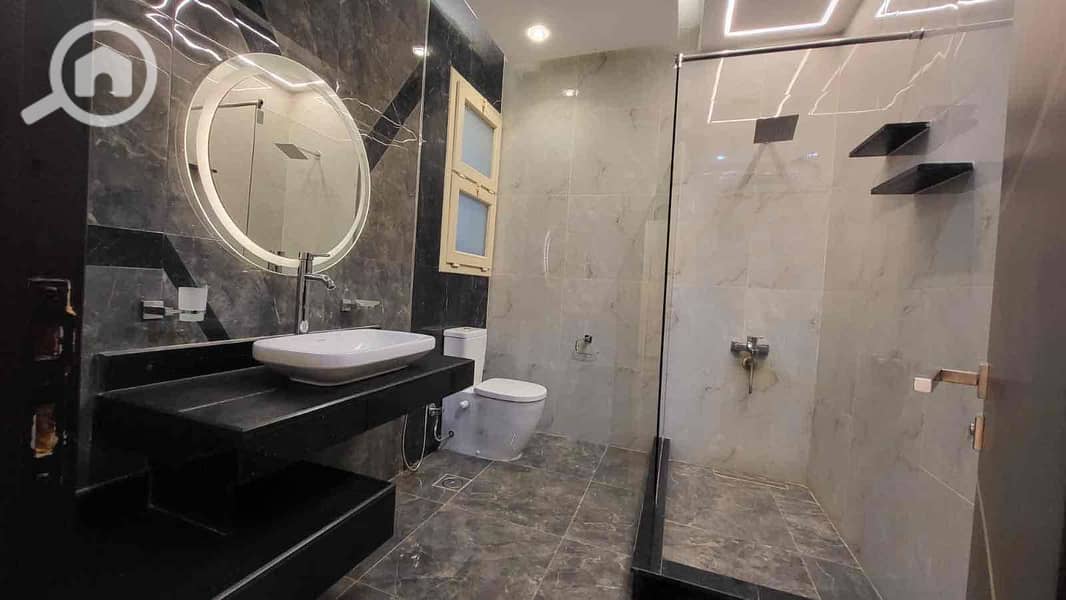 24 1d1da637-46b9-4d5f-9c92-bbf97e010265. jpg