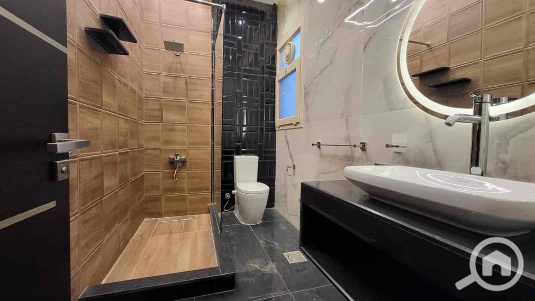 26 b290fa21-d6cc-419d-ad51-e0b6ec6ac891. jpg