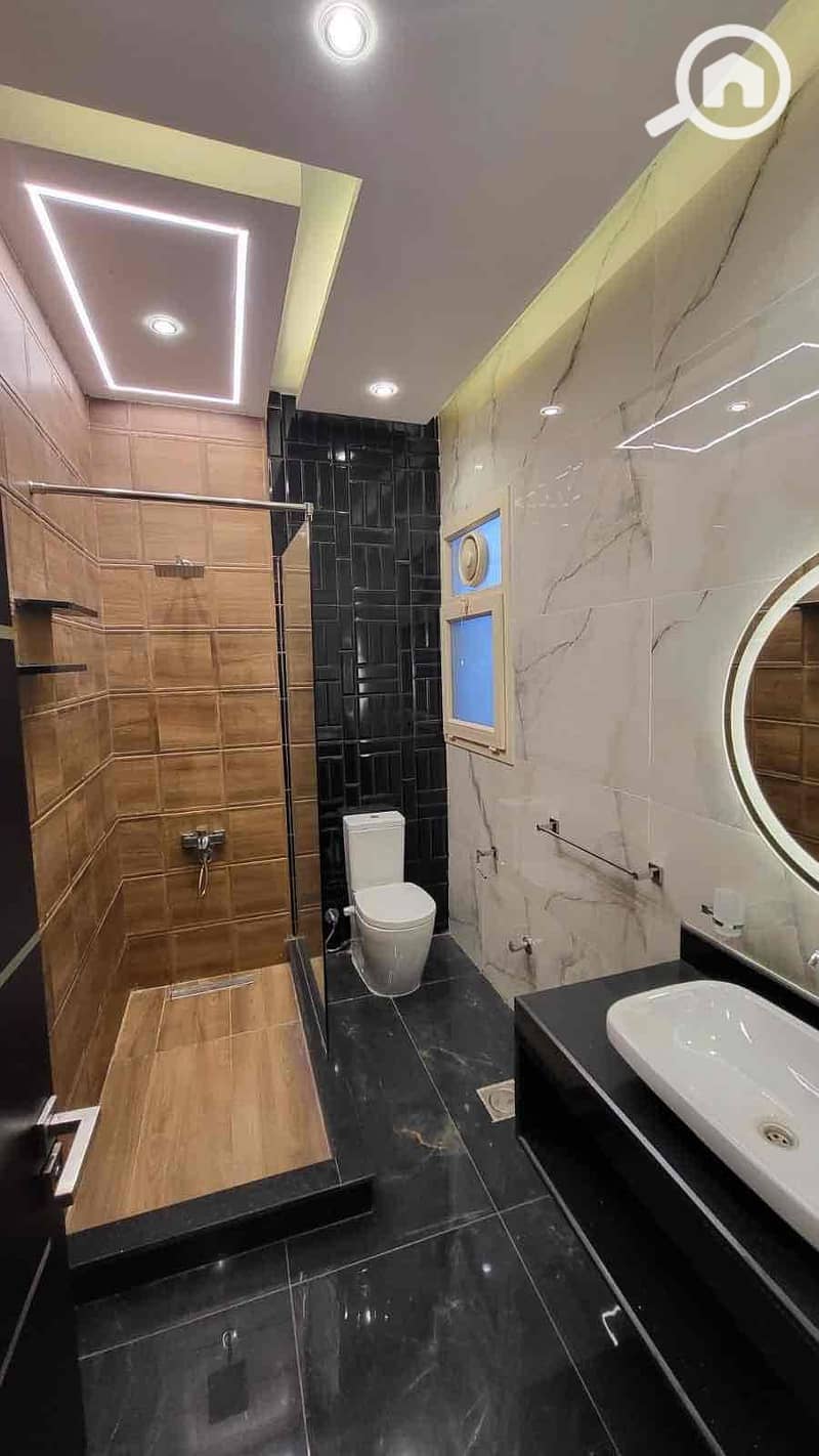 28 a359c1d0-bd1d-40a1-939a-50672ca3f41a. jpg