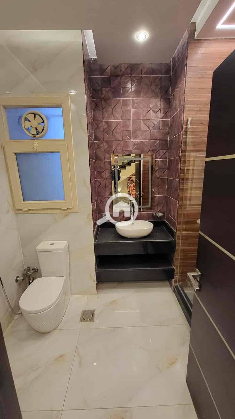 32 894f927e-ac2d-4cf9-b8a5-da85a215deb7. jpg