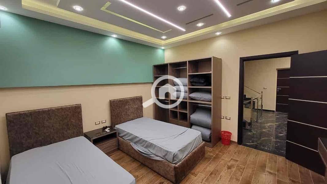 44 b79e04c3-d63a-4bdc-a681-c1766767d7aa. jpg