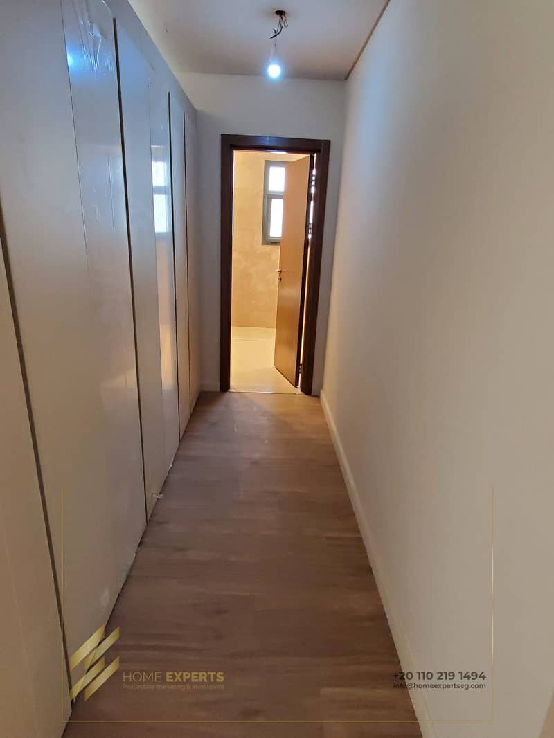 10 c18d8e37-59a8-4a28-ac43-4facd3b4d24e. jpg