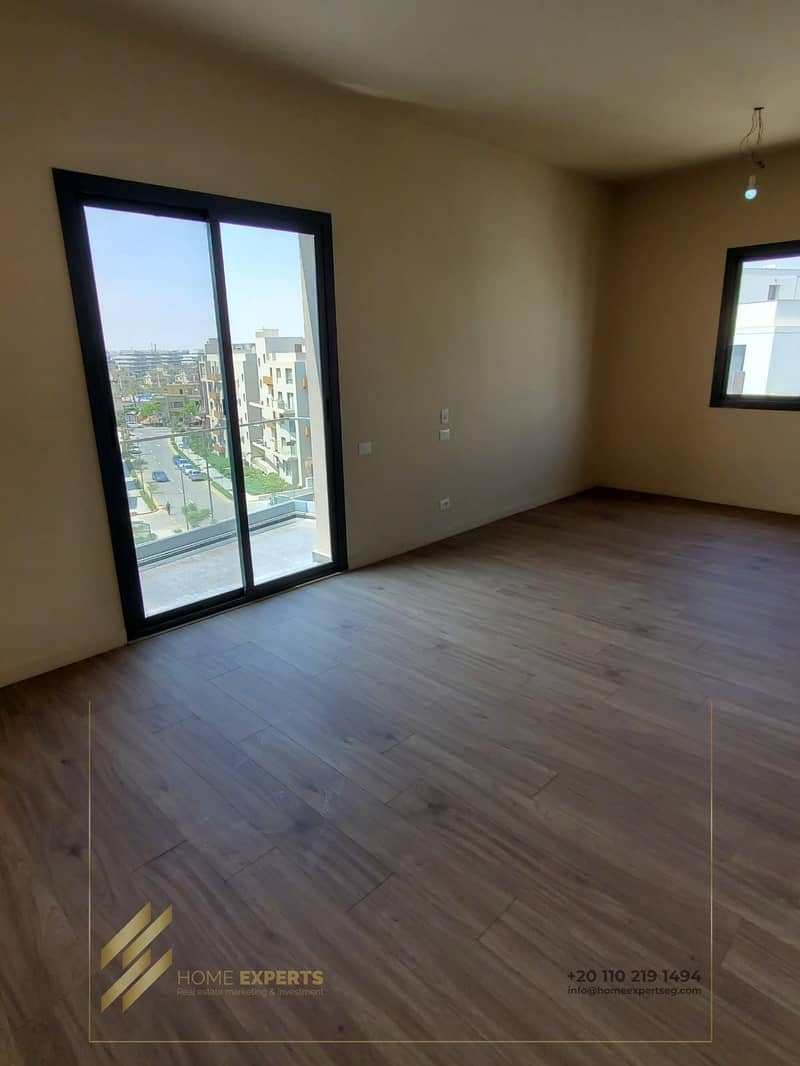 18 403d8d8a-f756-4dbf-aba9-aa3ecc2a7f28. jpg