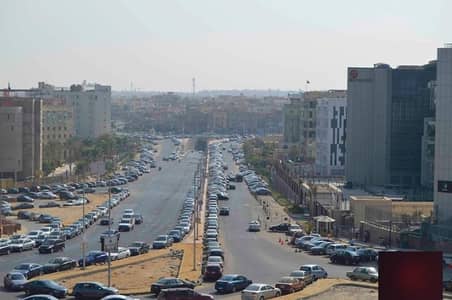 فیلا 8 غرف نوم للايجار في القاهرة الجديدة، القاهرة - دبلكس على التسعين مميز جدا للايجار ارضى وأول بالمدخل الرئيسي من المالك