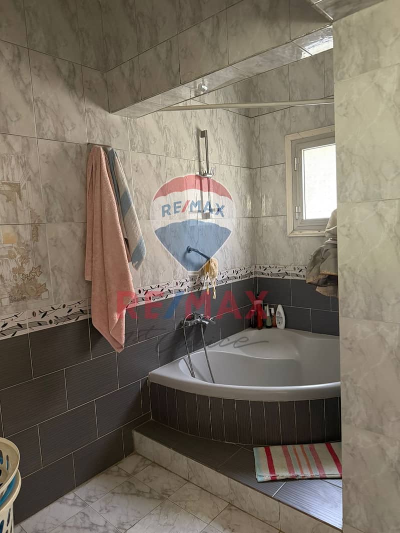 24 ec658572-7ea0-46ac-8b8d-4b72cd38224e. jpg