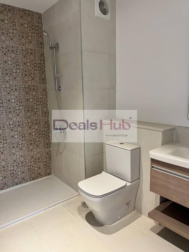 6 e94e1464-a337-4b82-b221-3d556fb99915. jpg