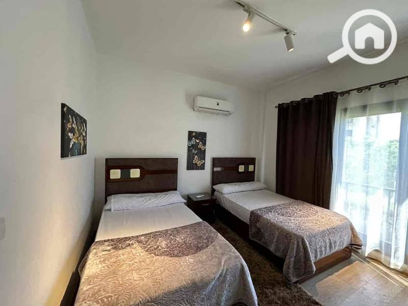 10 e8705f2e-b67f-4530-bbd5-b758decdacea. jpg