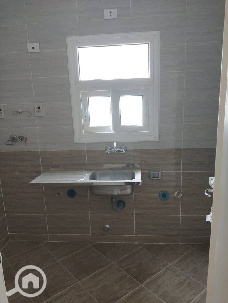 7 0298d81a-2e71-4de0-bd20-f63bfe34db84. jpeg