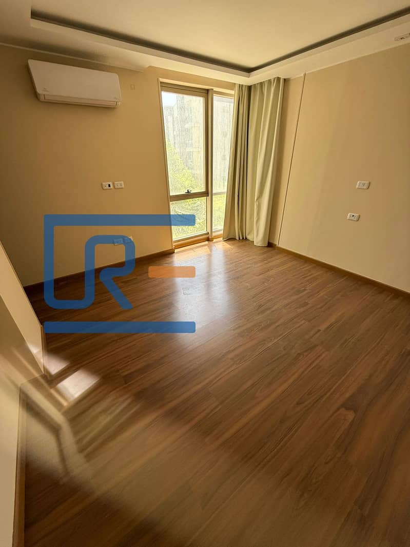 8 d73270ee-8148-4d1c-bd15-cad39b580bfc. jpeg