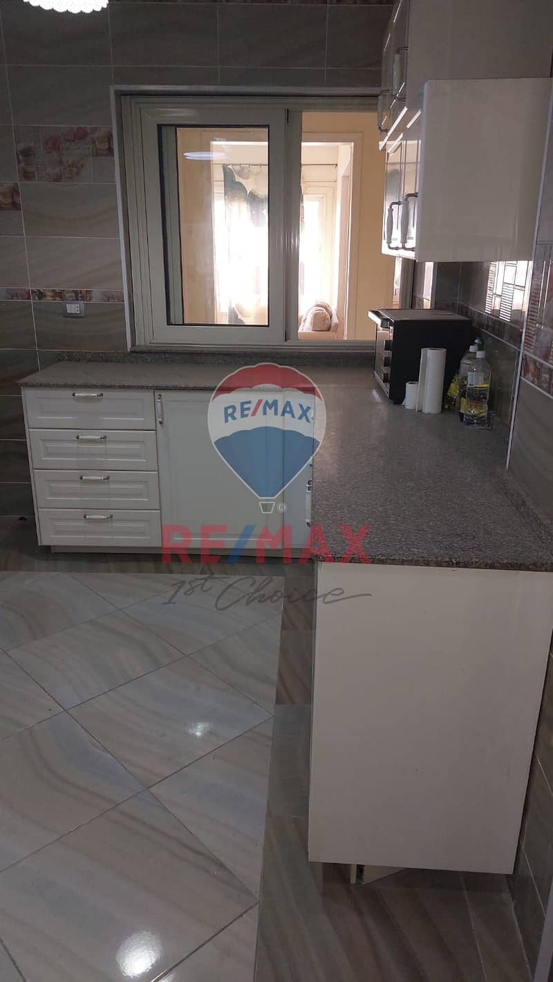 4 d4b2f2ea-023a-43e7-85ab-08928f4d3c30. jpg