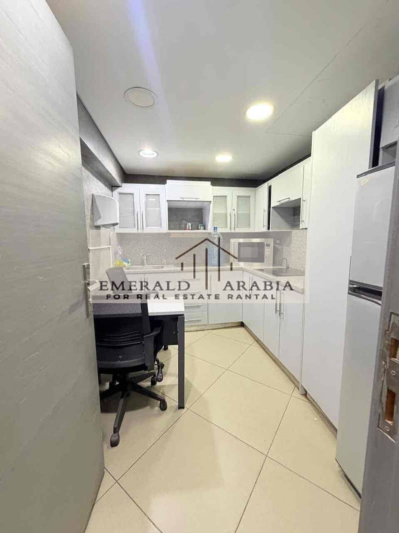 7 468a5bd9-baf2-45c6-a80a-5f9be8397f8e. jpg