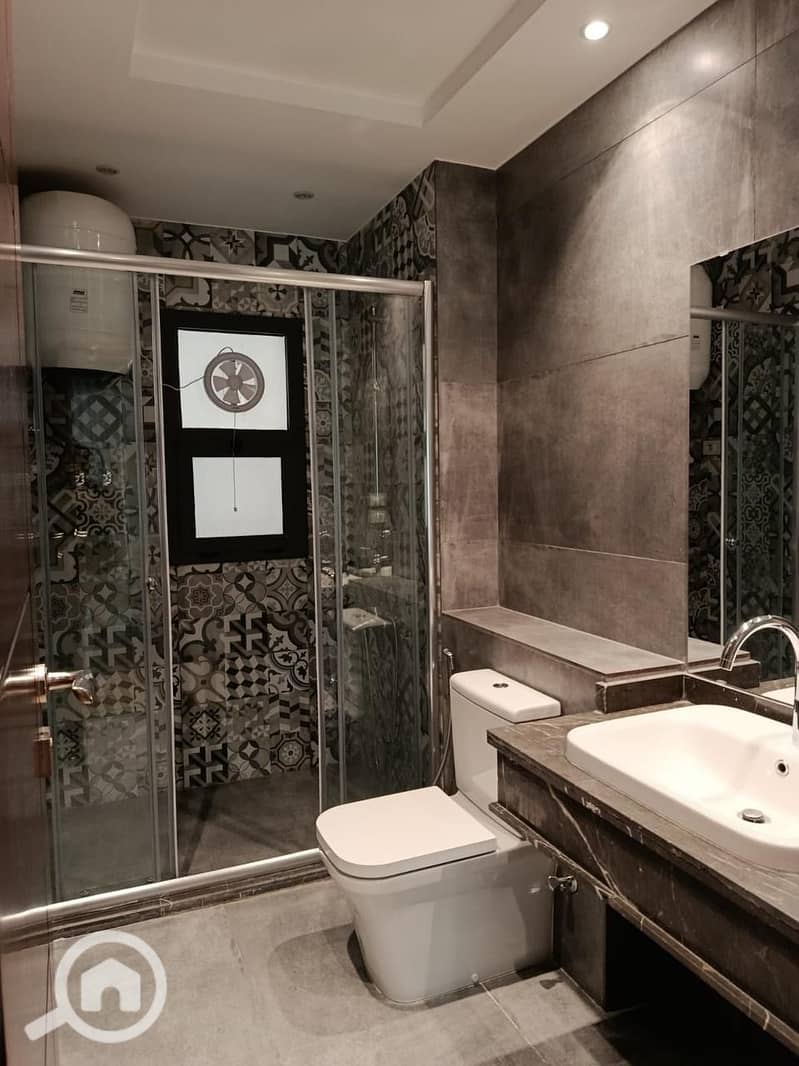 10 2e5d9602-bd41-43a0-8095-ab769c381137. jpeg