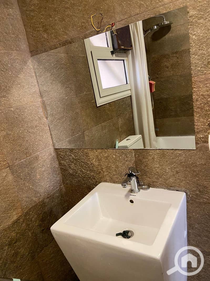 3 906fdd44-8d73-480e-9759-ed34f5359bc4. jpeg