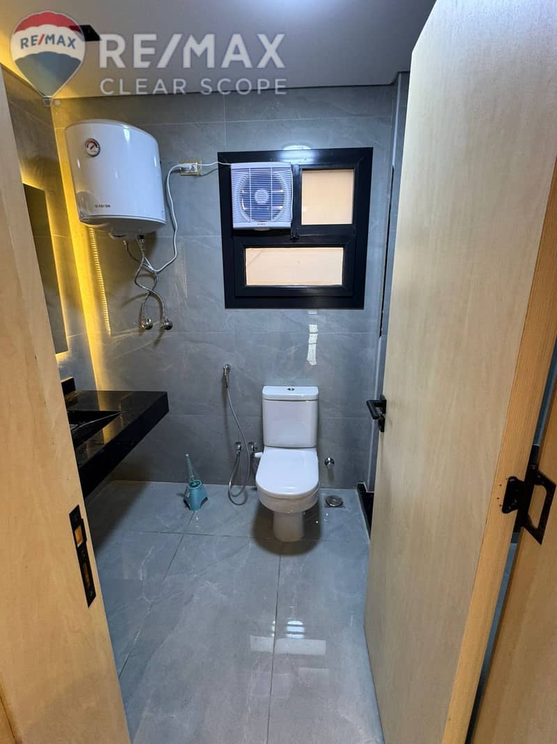 7 85b52d9c-7c81-4aad-95a1-a1ee9e656959. jpg