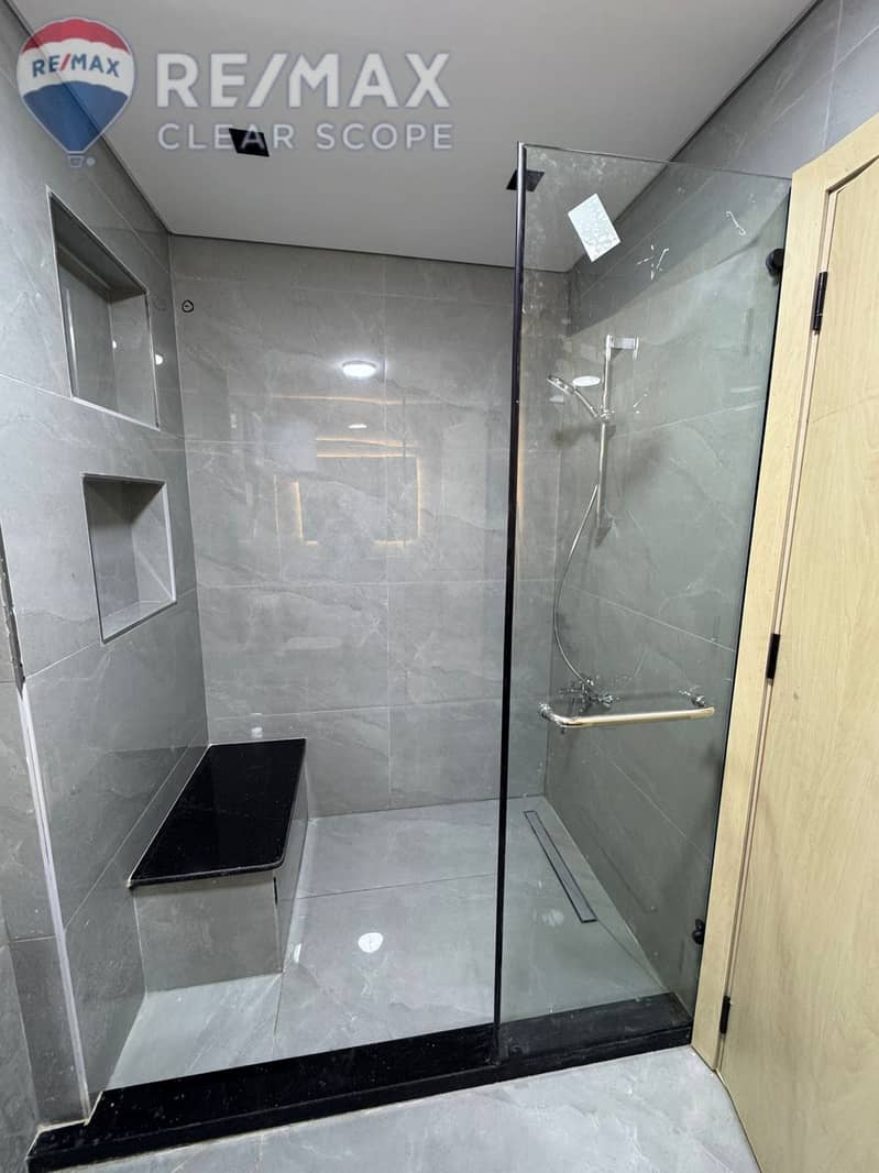 15 e364448b-2c17-4882-9b8c-e75e3c5de8b4. jpg