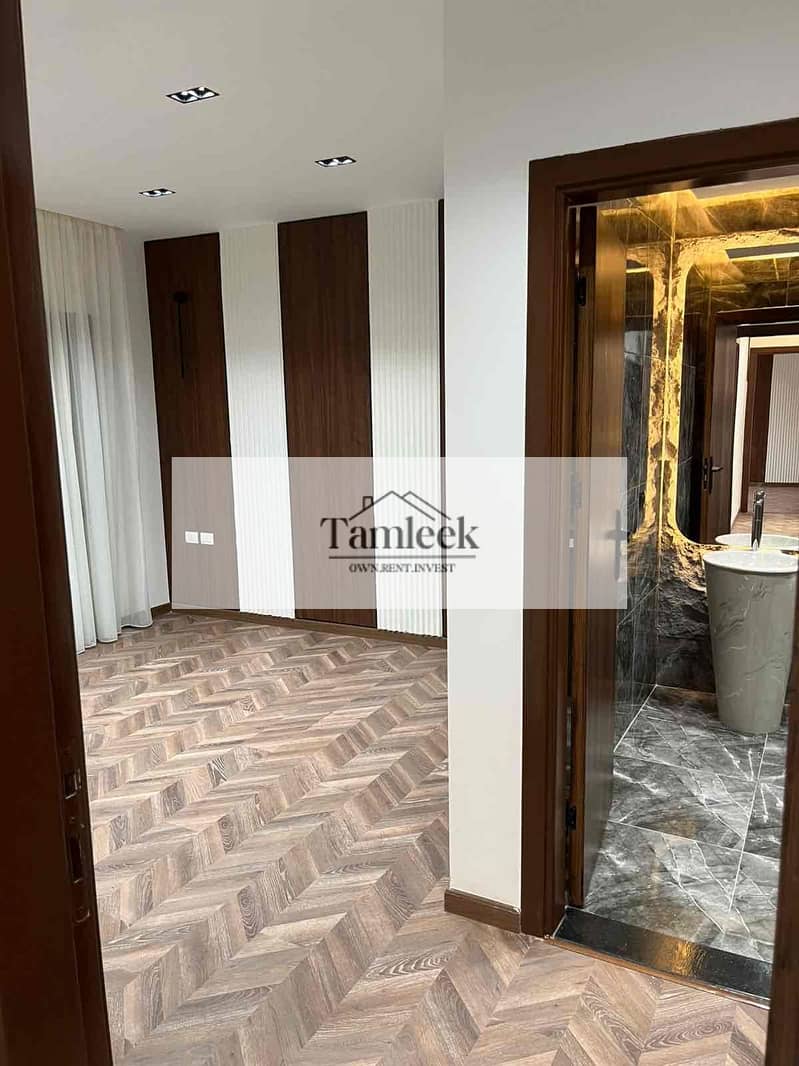 10 991f79b3-5cdd-4d6f-ac40-eff25a6edf90. jpg