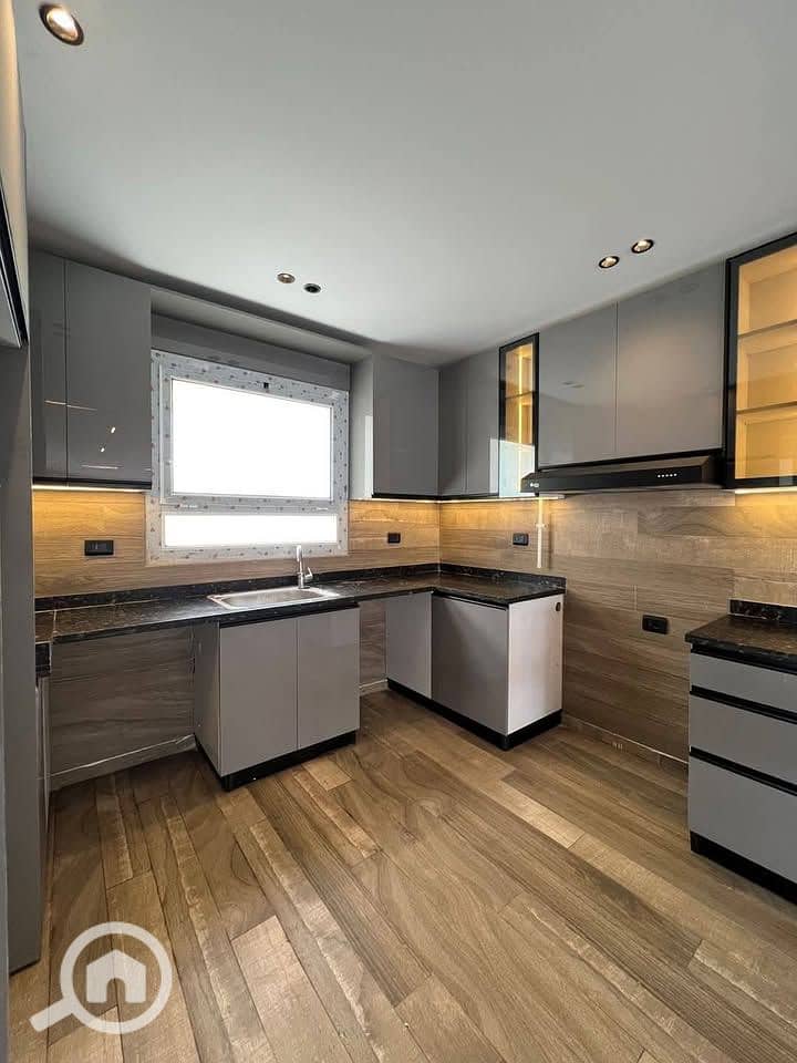 4 03104c96-5022-4576-9994-46b80e36f586. jpg