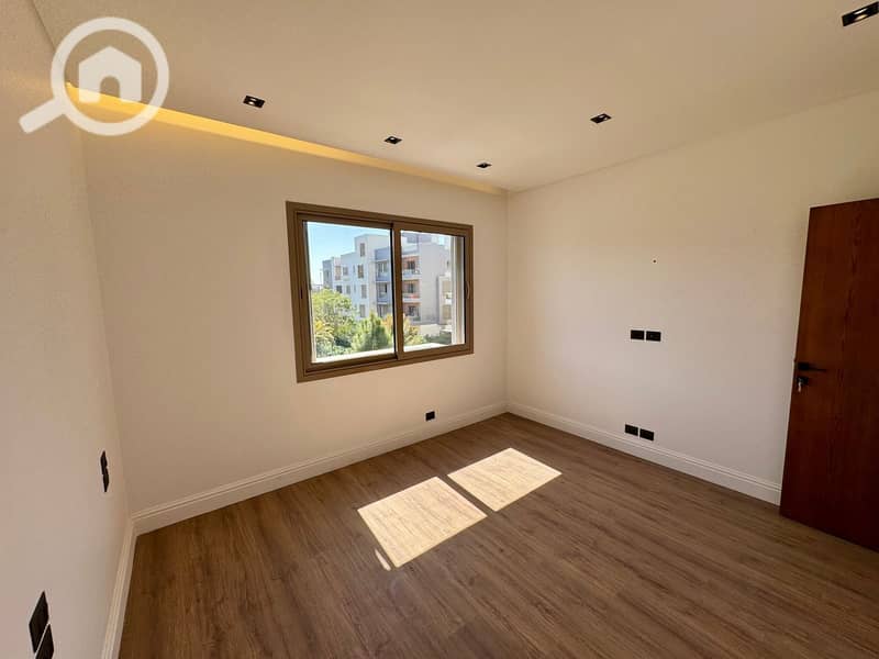 10 WhatsApp Image 2025-10-29 at 14.22. 26_c4d2c198. jpg