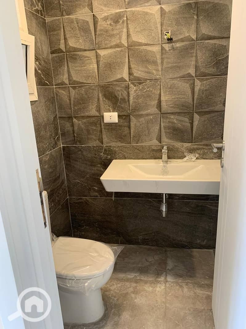 10 WhatsApp Image 2025-10-26 at 10.34. 58 PM. jpeg