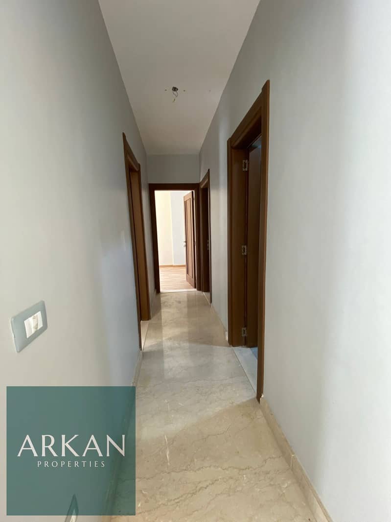 15 e5f39658-a1ce-4b0d-a5af-51763a7fdb87. jpg