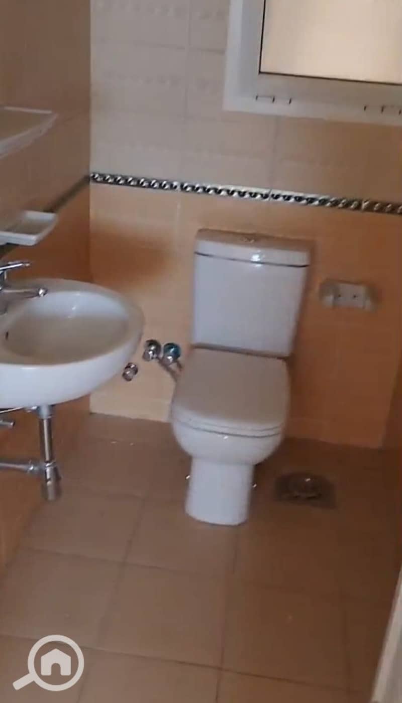 10 9b9f31e4-b81d-4fcc-b485-0682ff4069ed. jpg