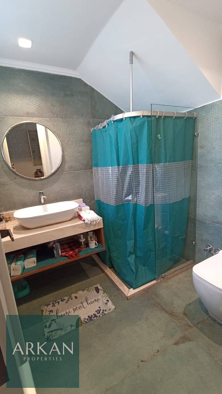 12 20d3c11d-4f9e-4bf3-8b03-b94949564fa4. jpg