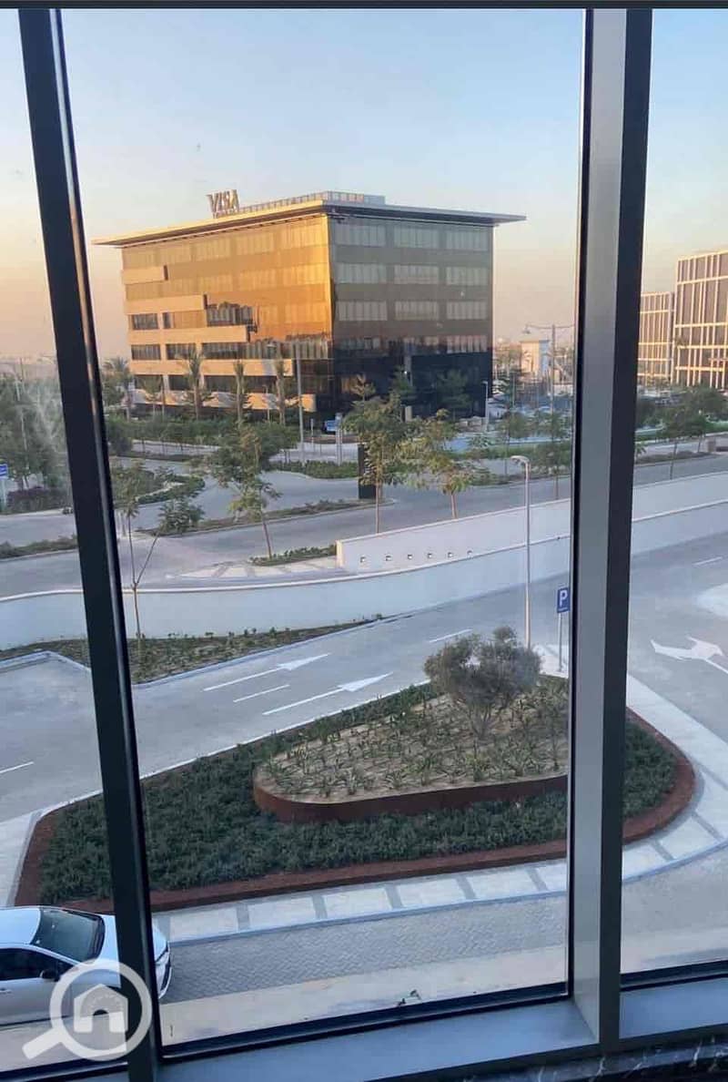 12 b0184cc1-90c4-4616-a820-7ff06f235777. jpg