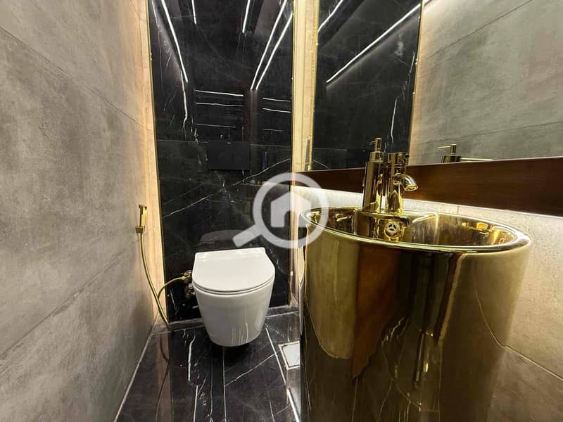 8 b98a8d52-6378-44b1-81f9-8263a7a58759. jpg