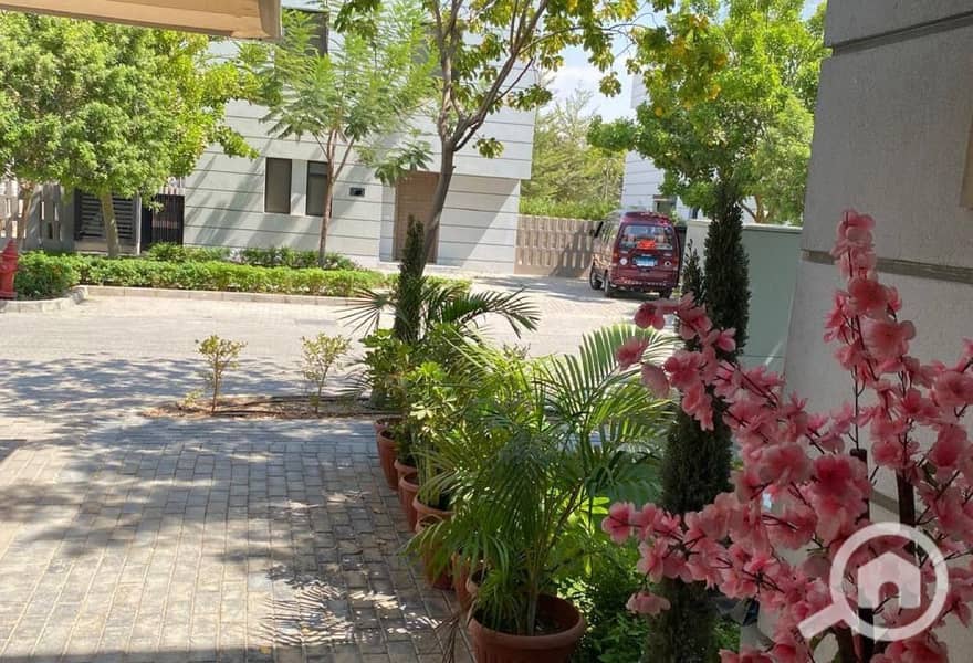 3 29fe642a-a3f4-442c-b3b9-4207e5c9f7d9. jpg