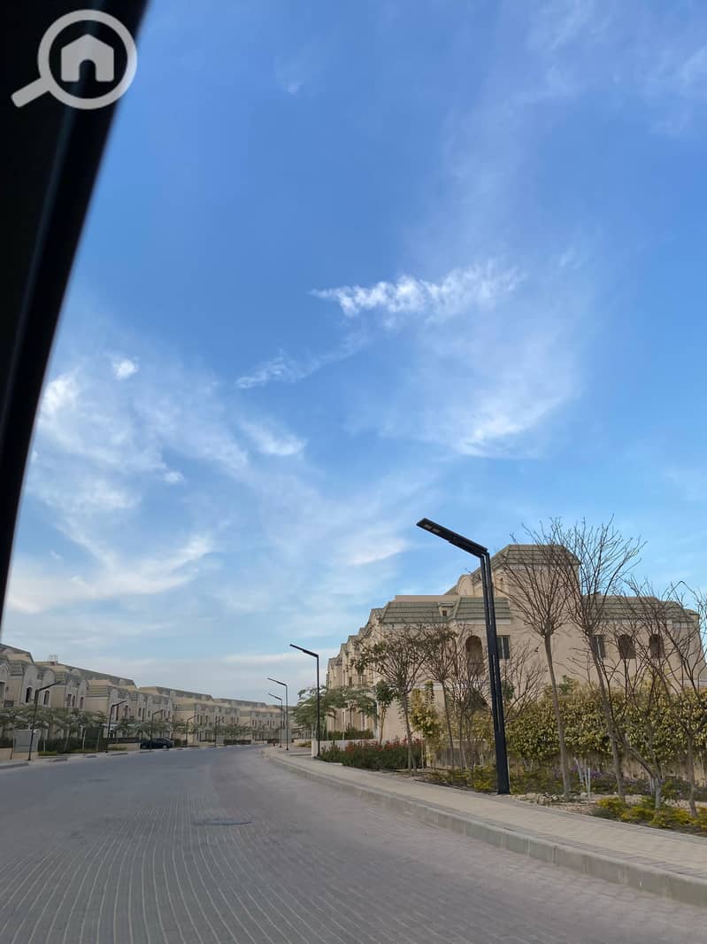 2 212bca35-0a1a-466a-990c-73229b2a105f. jpg