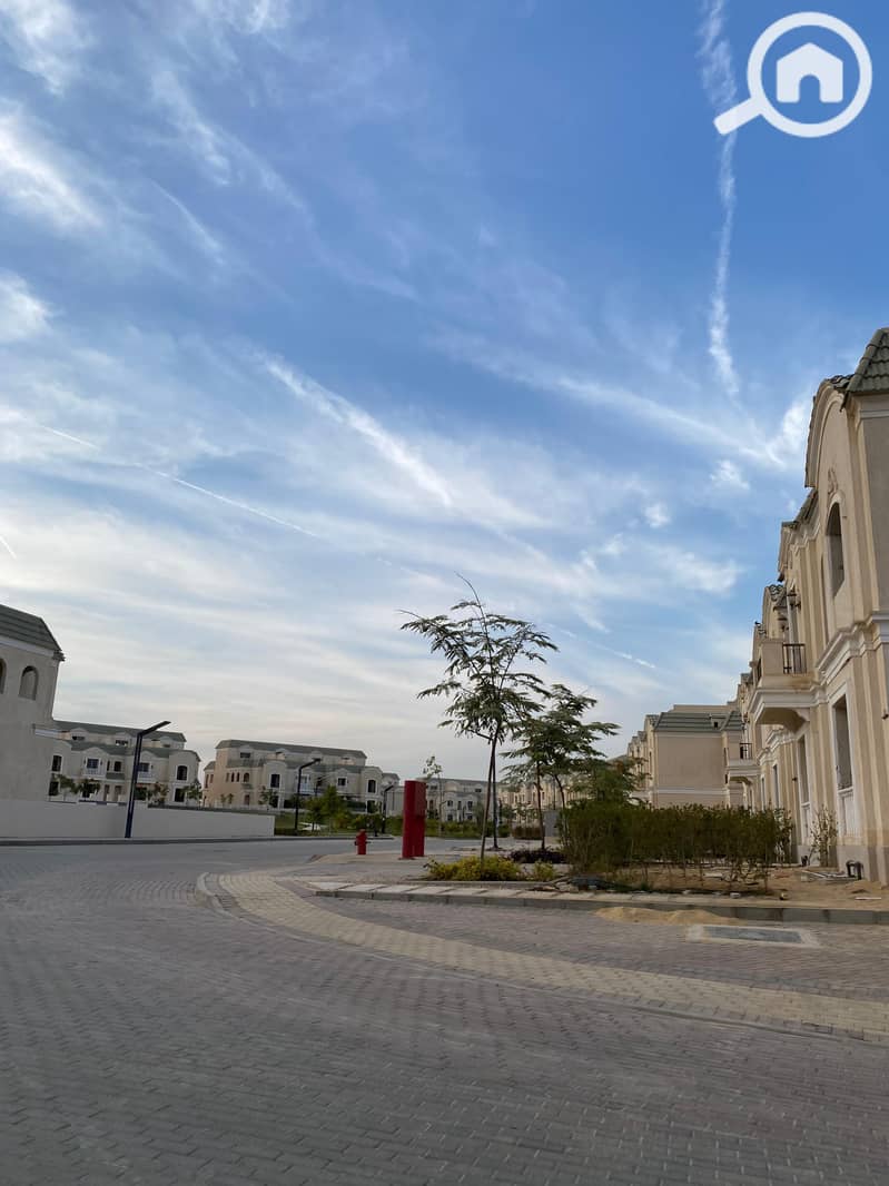 4 4155b0eb-1672-4d28-8f2b-60a8511d08de. jpg