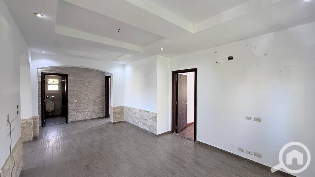 4 6e98eb67-1281-4d8c-b44a-f429a38e364a. jpg