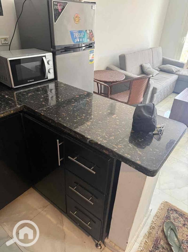 14 ed8d0dd0-54ec-4571-93e8-1c7f8e971eba. jpg