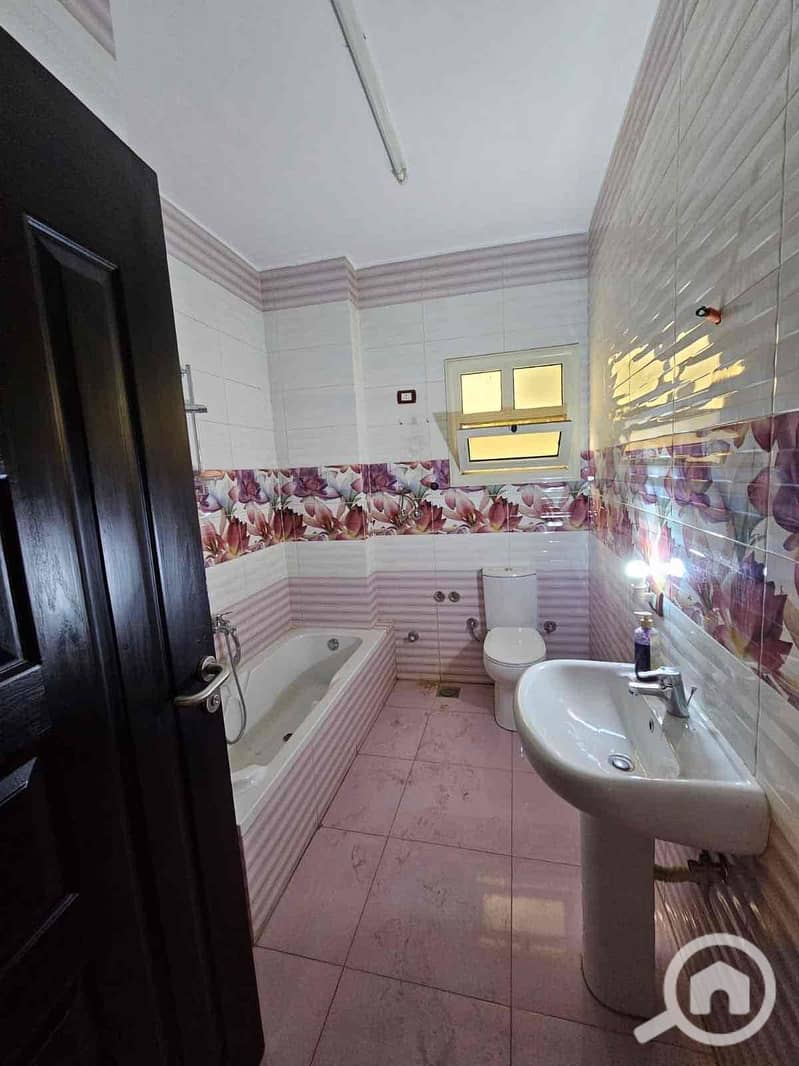 4 d66bca93-92d4-44e2-bac2-07620afbb735. jpg