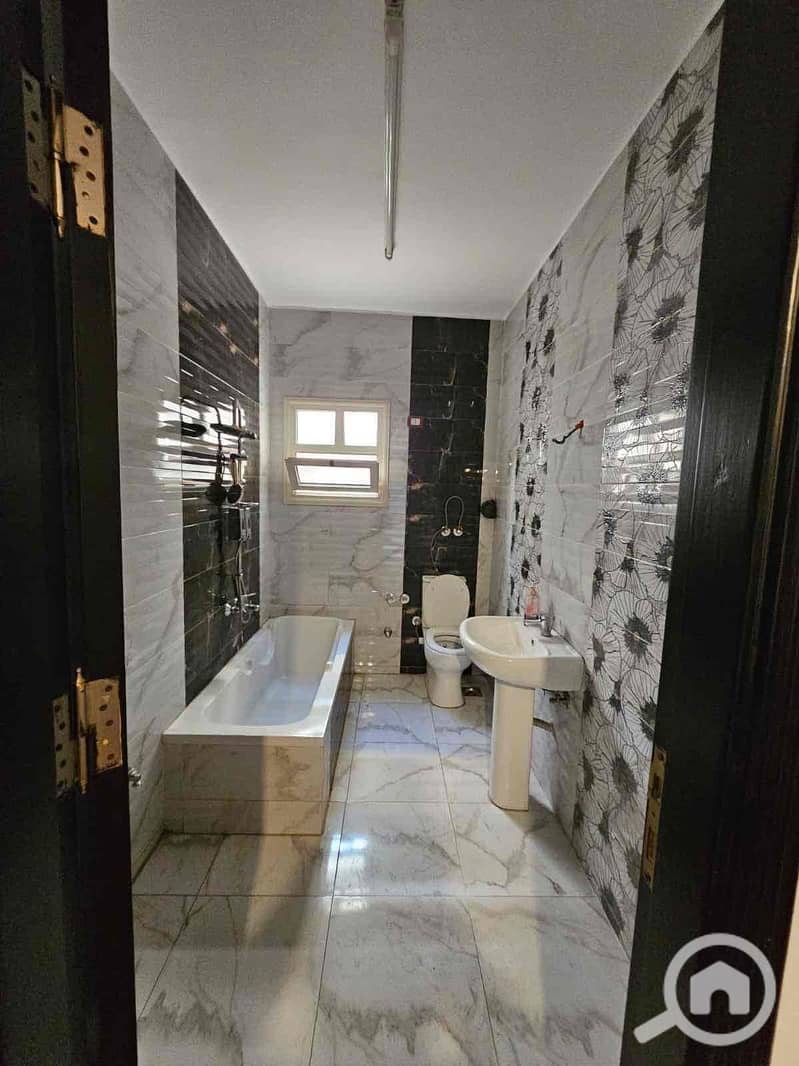 8 4bae4cdd-293f-43d0-bb83-9042784b8fbc. jpg