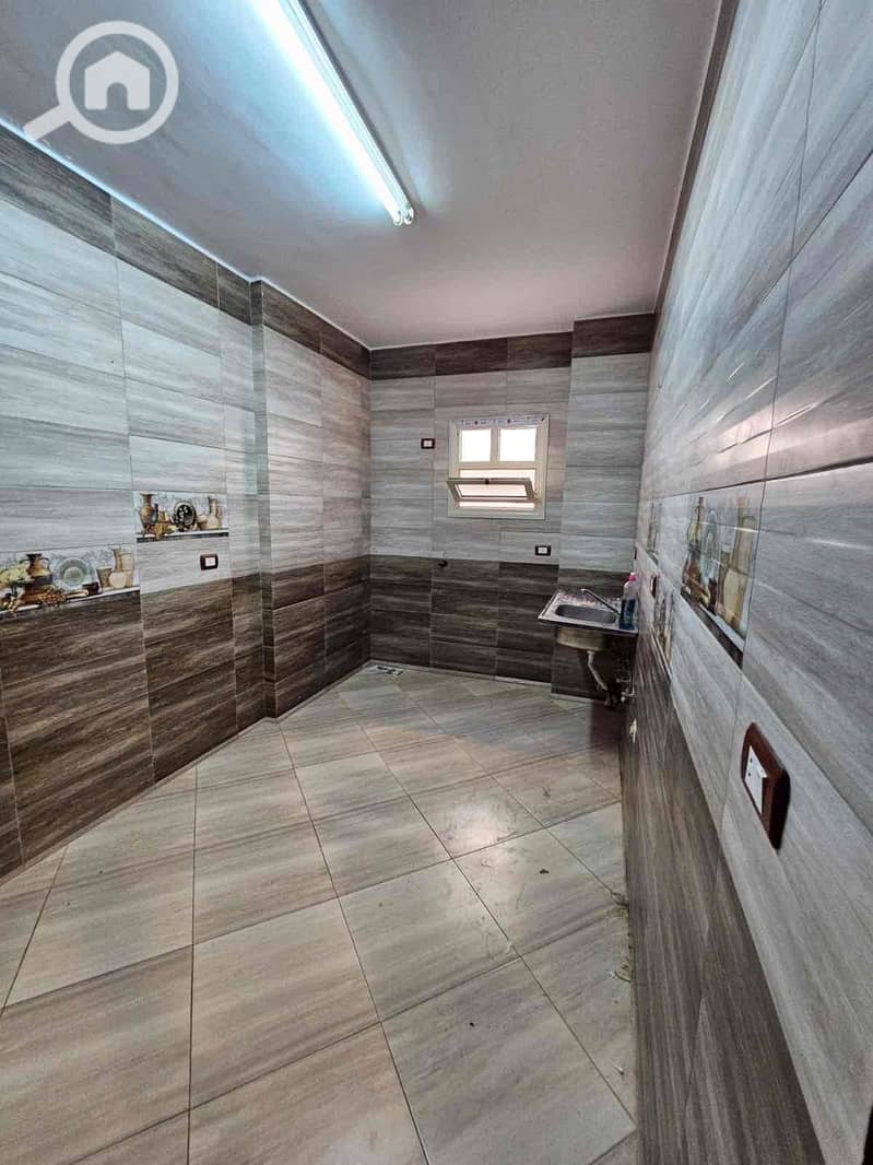 10 5c59a841-b10f-45e2-a986-55e29f6cd533. jpg